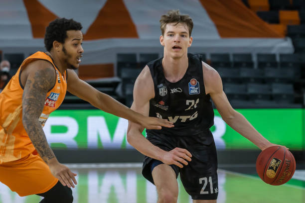 更牵动着葡 更牵动着葡