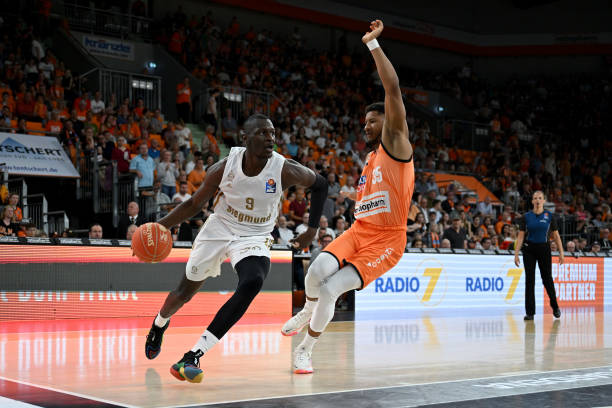 随着中国足 随着中国足